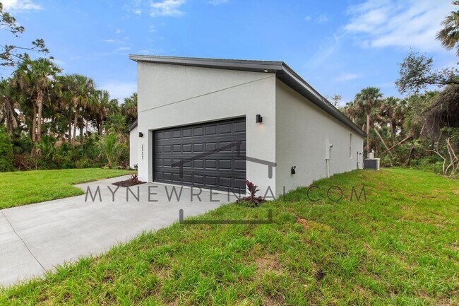 Building Photo - 3327 Trapper Ln