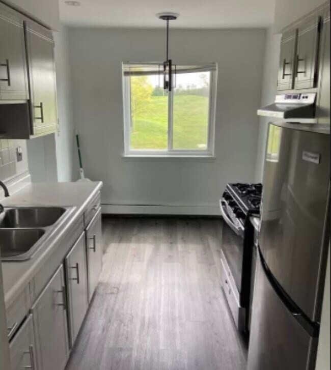 Foto del edificio - 1185 Surrey Dr