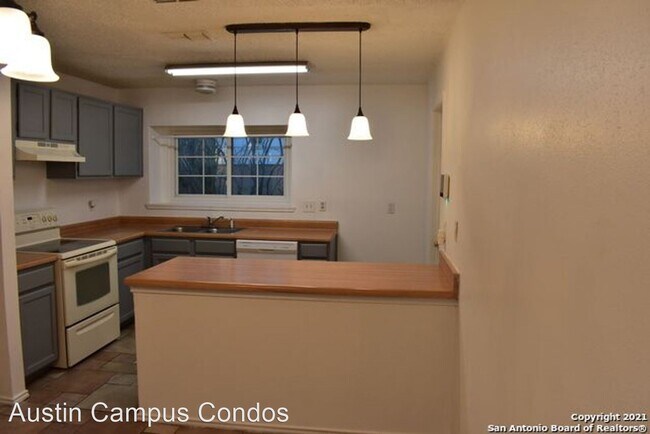 Foto del edificio - 3 br, 2 bath House - 7719 Skyline Ridge Dr