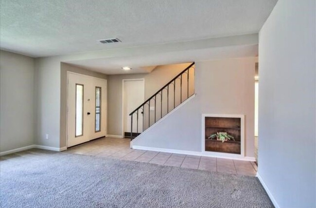 Building Photo - Two Story 4Bd 2Ba Pool Home in Corona