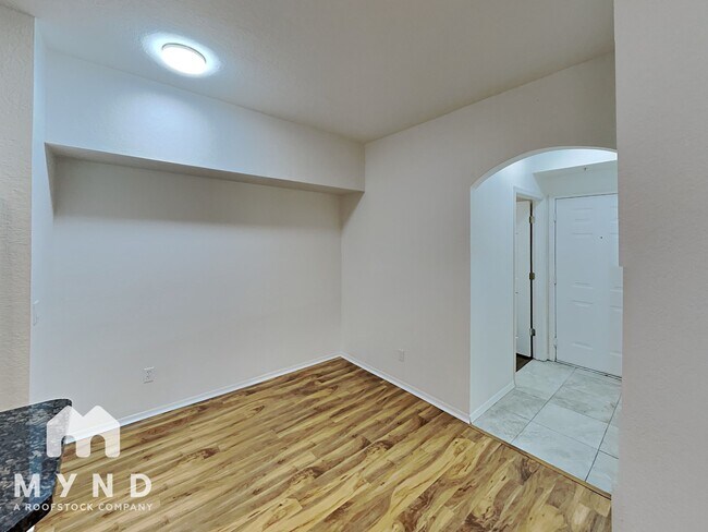 Building Photo - 829 Camargo Way