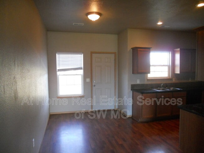 Building Photo - 650 Rilynn Ave