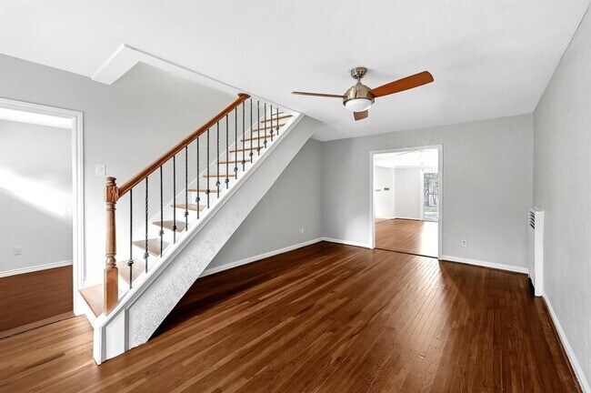 Building Photo - 1030 Lamonte Ln