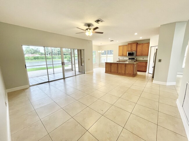 Building Photo - 10820 La Salinas Cir