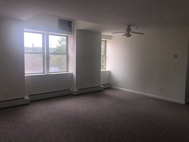 Building Photo - 205 Chapin St
