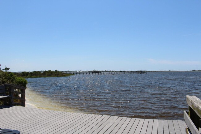 Building Photo - 4 Bedroom in Waterfront Subdivision!