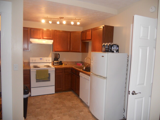 Building Photo - 136 N Mantua St