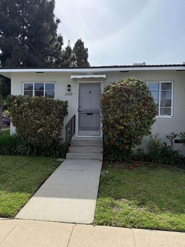 Building Photo - 2599 Wellesley Ave