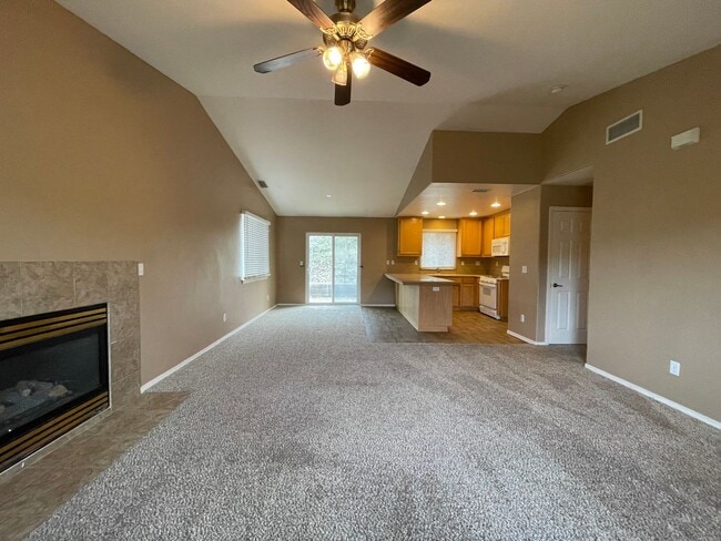 Building Photo - 3895 Hillcrest Dr