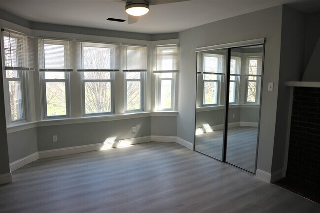 Building Photo - 6064 Ridge Ave
