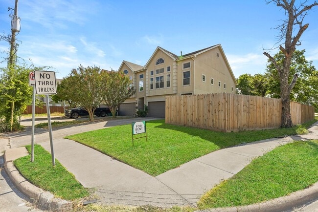 Foto del edificio - Charming 3-Bed, 2.5-Bath Home in the Heart...