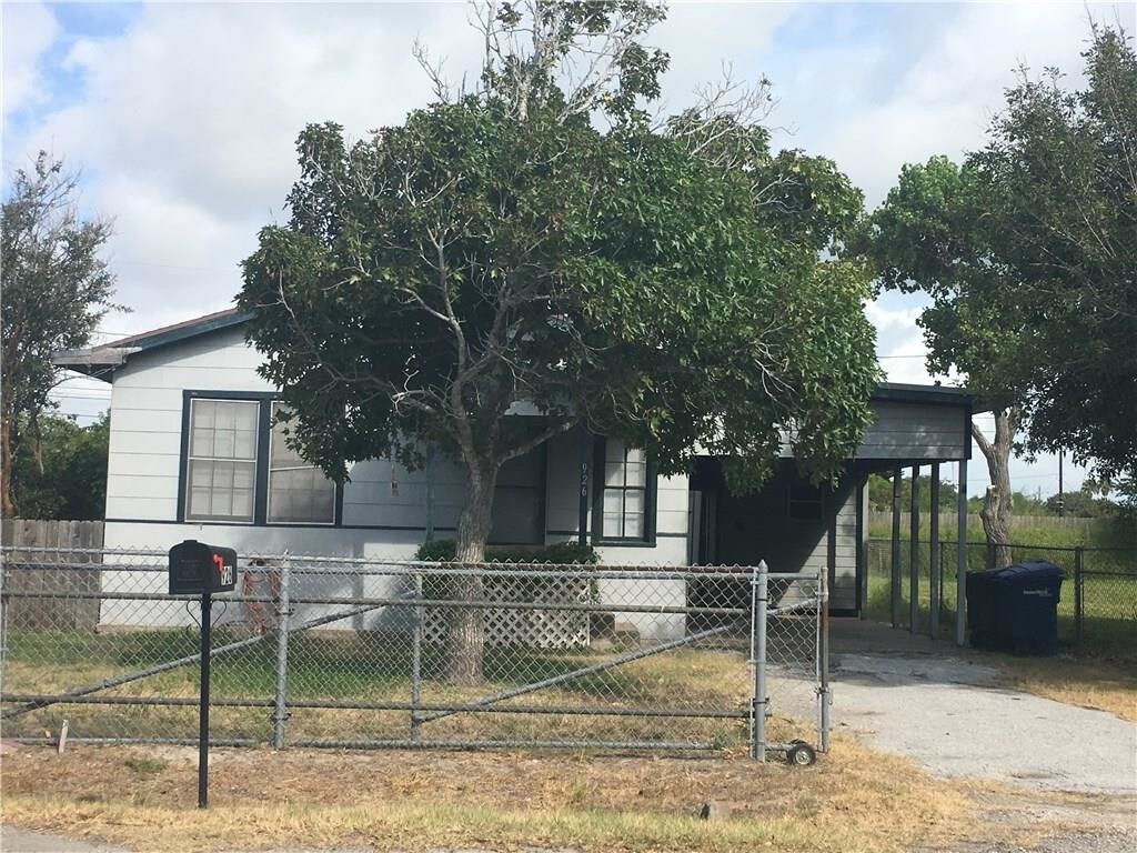 Primary Photo - 926 Greenbay Dr