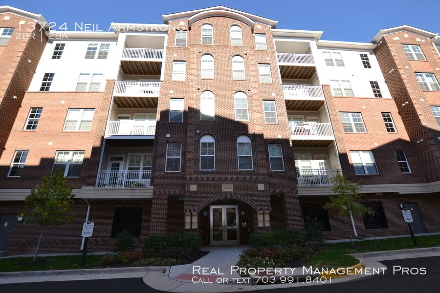 Foto principal - 13724 Neil Armstrong Ave