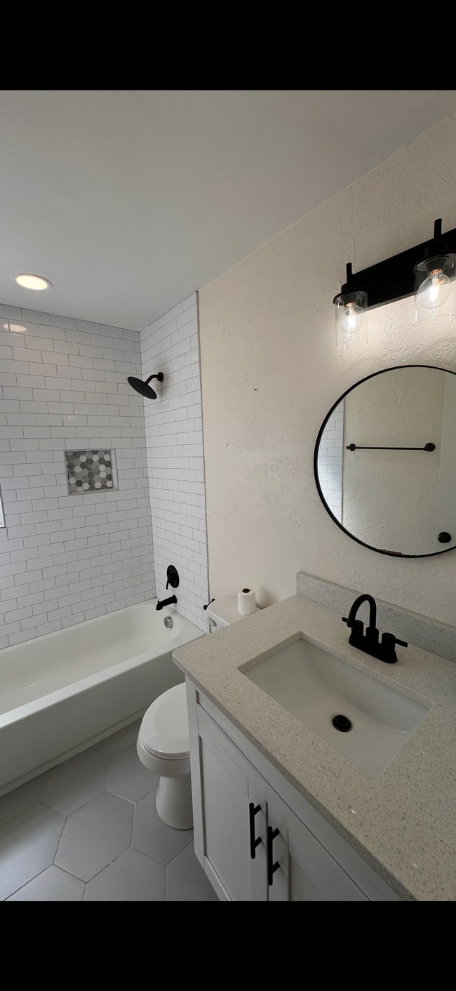 Building Photo - 4594 10th Ave N