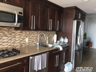 Foto del edificio - 830 Shore Rd