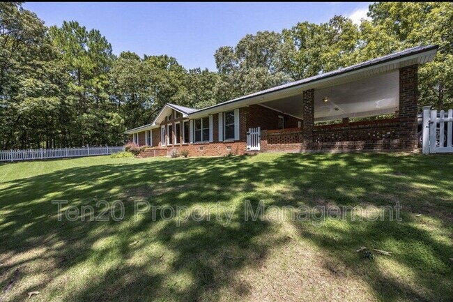 Building Photo - 575 Holland Dr