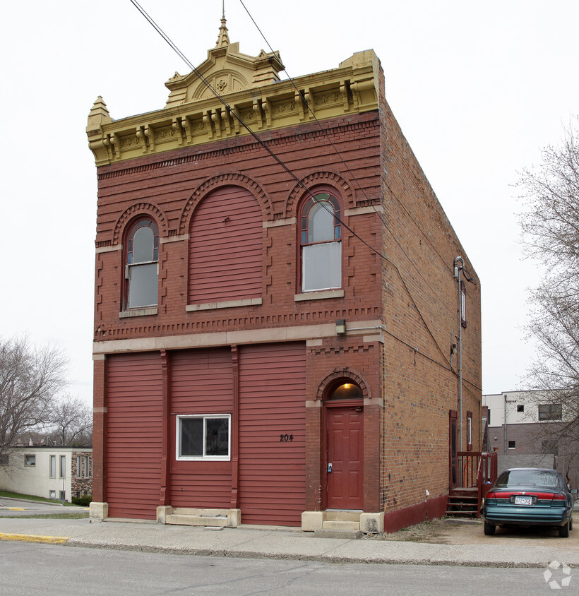 Building Photo - 204 Railroad Ave