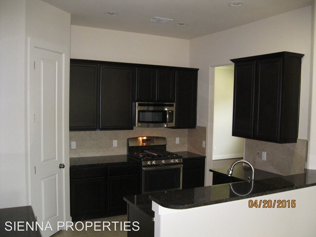 Building Photo - 301 Bluff St