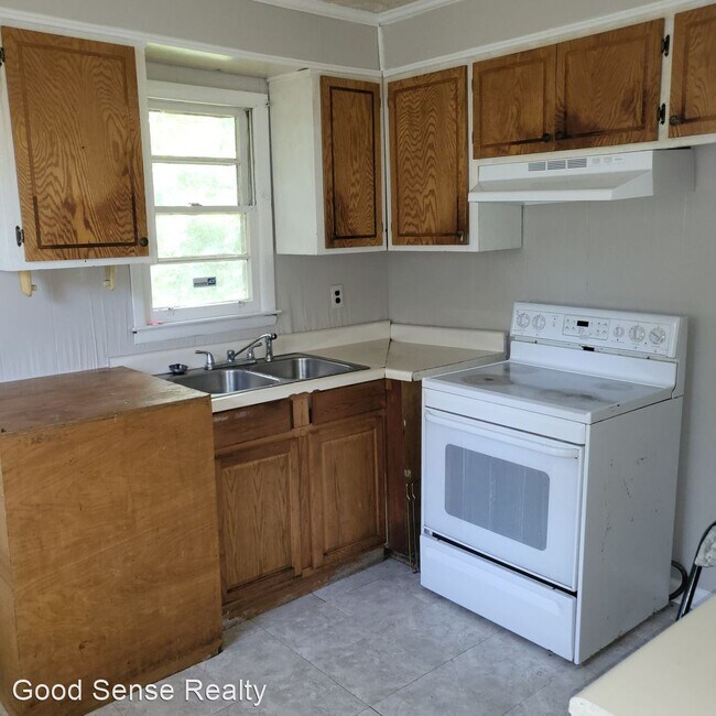 Building Photo - 3 br, 1 bath House - 264  Japonica Avenue