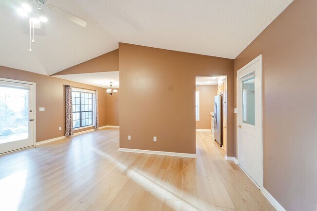 Foto del edificio - Charming 3 bedroom, 2 bath home that has been updated and is ready to be called home! This home h...