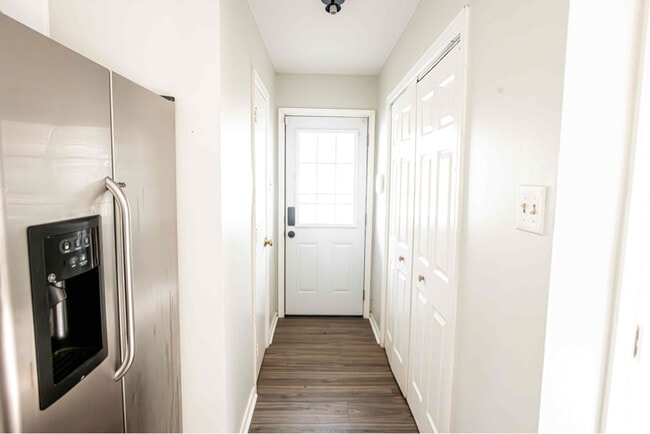 Foto del edificio - 5412 Holly Pines Dr