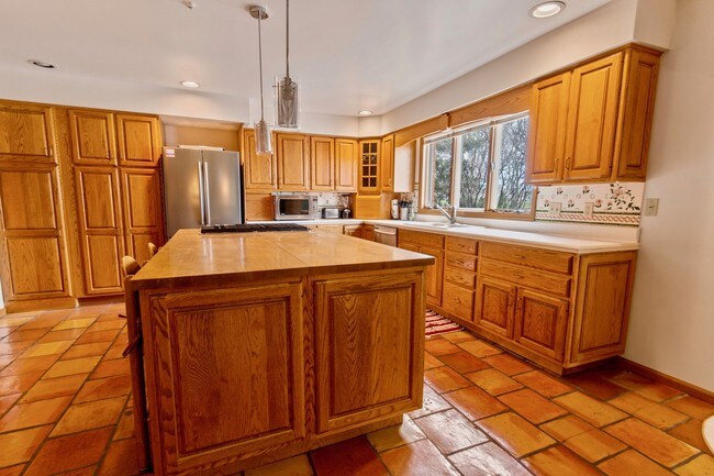 Foto del edificio - 1405 Edgewood Ct