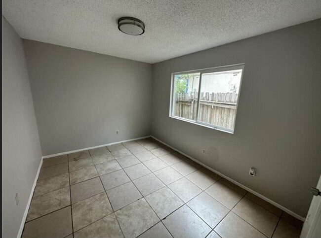 Building Photo - 4801 Candletree Ln