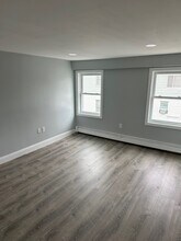 Building Photo - 242 Main St