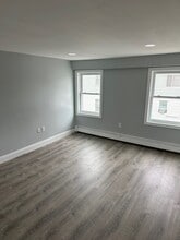 Building Photo - 242 Main St