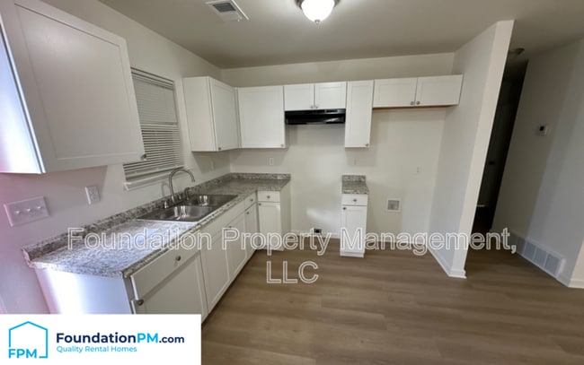 Building Photo - 4183 Knob Dr