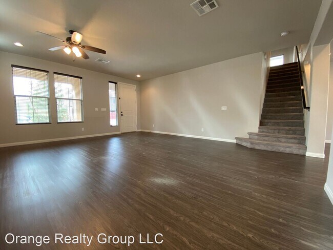 Building Photo - 4 br, 2.5 bath House - 9802 Russian Hill St.