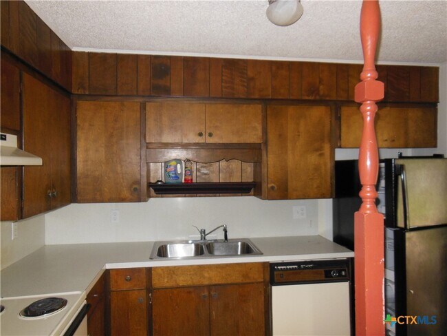 Building Photo - 921 Eikel St