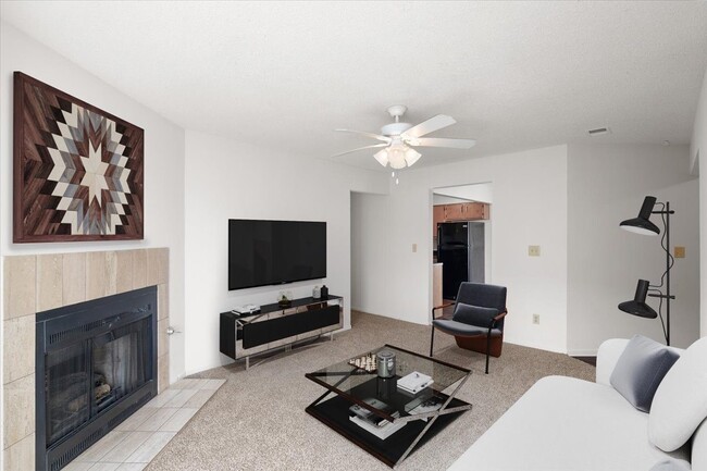 Sala de estar en Deerfield Apartments - Deerfield Apartment Homes