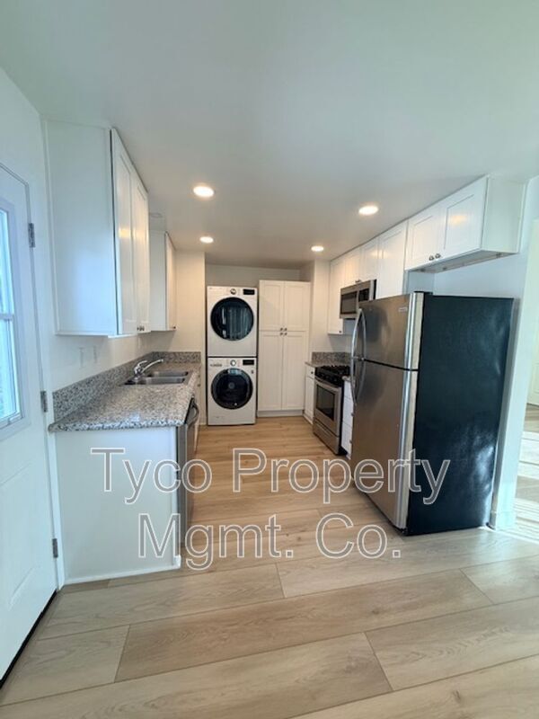 Foto del edificio - 980 Ebony Ave