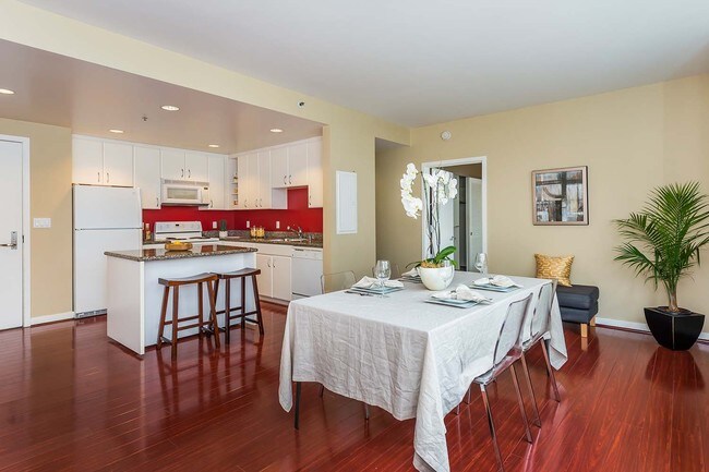 Building Photo - Large and Versatile Home at the Beacon