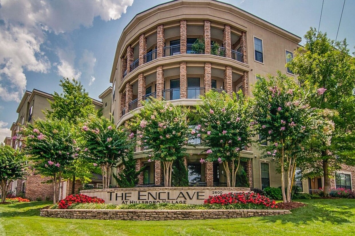 Foto principal - Spectacular 1-Bed/1-Bath w/ Office and STORAGE