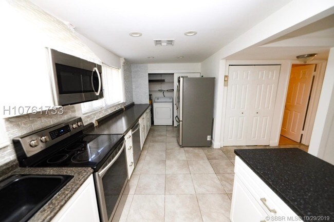 Foto del edificio - 550 NE 199th Terrace