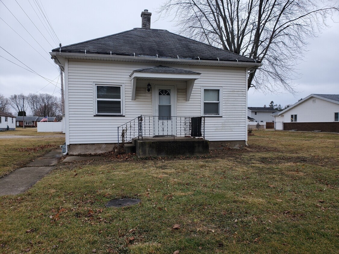 Primary Photo - 496 Edwards Ave