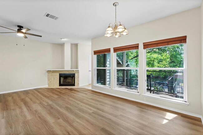 Foto del edificio - 6600 Valleyside Rd