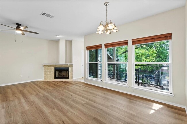 Building Photo - 6600 Valleyside Rd