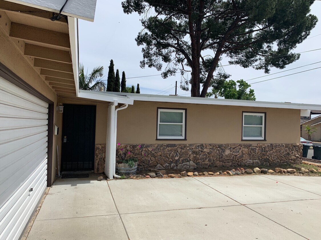 Primary Photo - Beautifully Remodeled 3 Bedroom 2 Bath Hom...