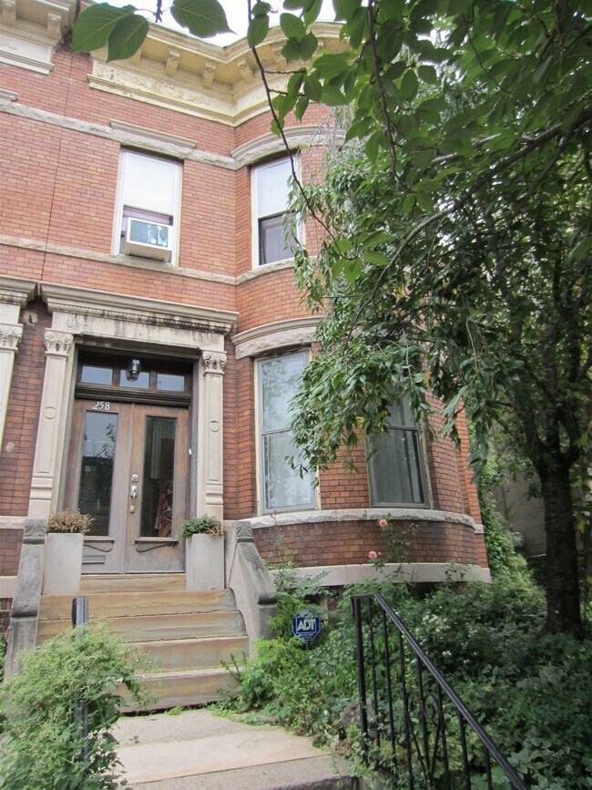Foto del edificio - 258 Woodlawn Ave