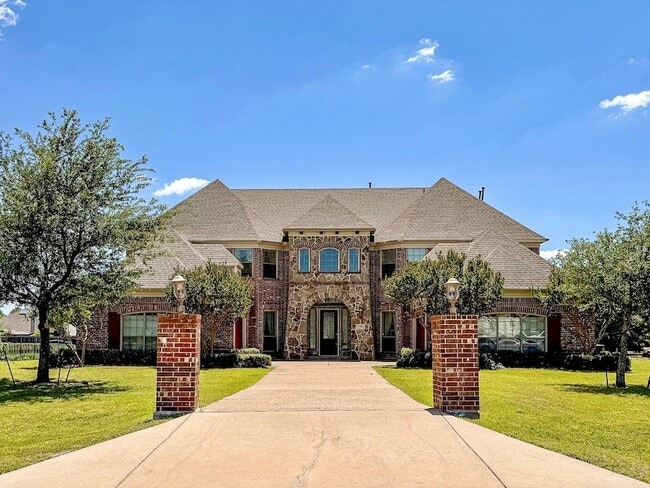 Foto del edificio - 7304 Meadow Glen Dr