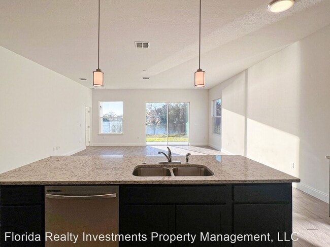 Building Photo - 3 br, 2 bath House - 784 Reflection Lake D...