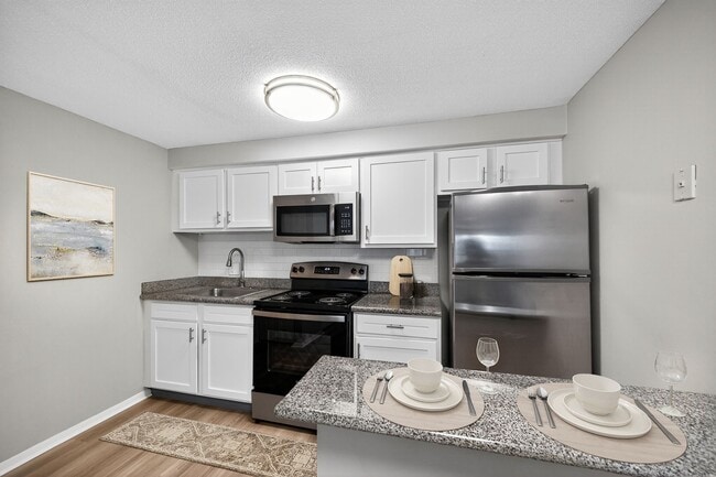 Building Photo - Eagle Rock Apartments at Nashua