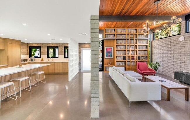 Building Photo - 3335 N Rose Cir Dr