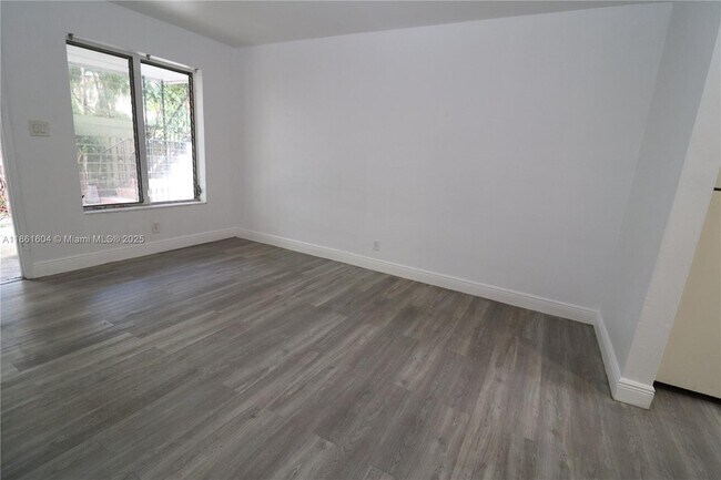 Foto del edificio - 915 NE 16th Terrace