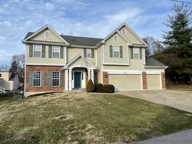 Building Photo - Elegant 4-Bedroom Home for Lease in Ladue ...
