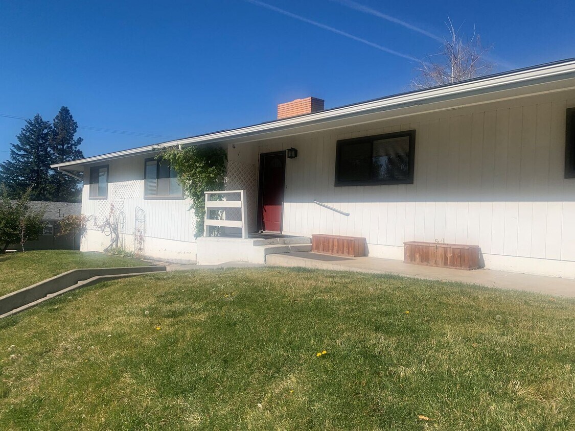Primary Photo - 146 Hillside Ave