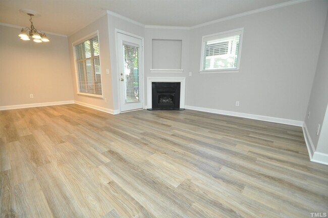 Building Photo - 1000 Nicholwood Dr